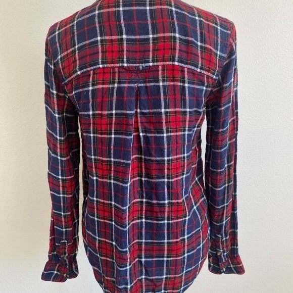 Women’s American eagle boyfriend fit button up plaid flannel size extra small - Picture 2 of 4